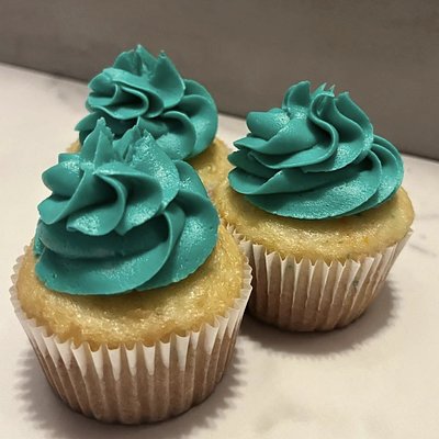Single frosting cupcakes