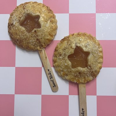 Grannys Apple Pie - 1/2 Dozen (6) [No Customizations]