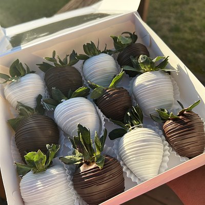 Half And Half Chocolate Covered Stawberries