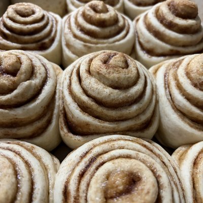 4 Pack Jumbo Cinnamon Rolls 