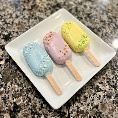 Customizable Cakesicles
