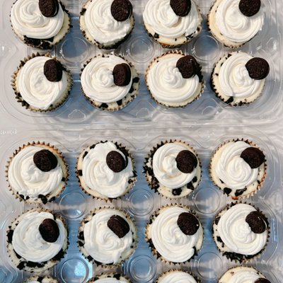 2 Dozen Oreo Mini Cheesecakes