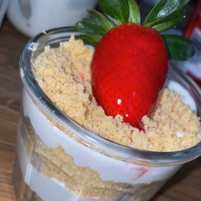 Strawberry Cheesecake Jars(Half A Dozen)