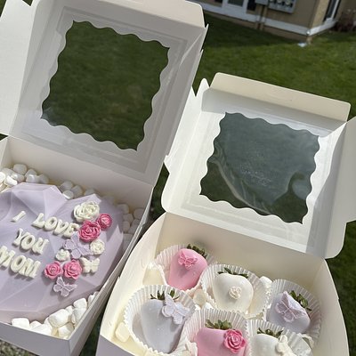 Breakable Heart Box + 6 Berries