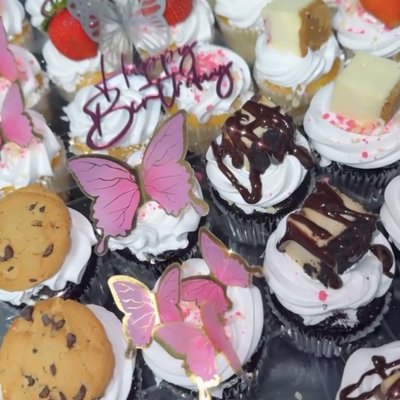 Assorted cupcakes 