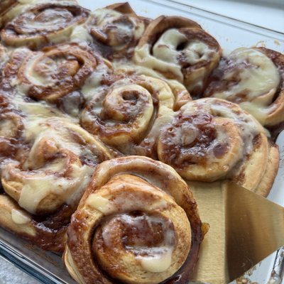 Sweet Peach Cinnamon Rolls- 6 Count 