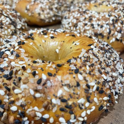 Everything Bretzel Buns 4 Pack