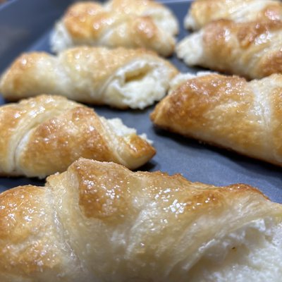 Queso & Guava Quesito Puff Pastry Filled With Sweet Cheese & Guava Fruit Filling- Box of 8 Pieces