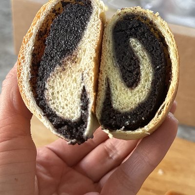 Sourdough Buns With Poppyseed 