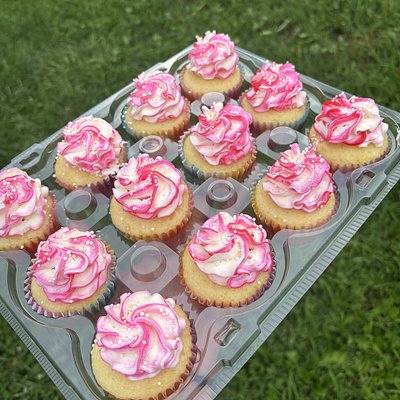 Twist Frosting Cupcakes 