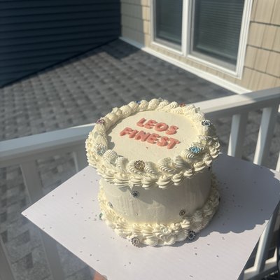 6’ Cake With 6 Cupcakes 