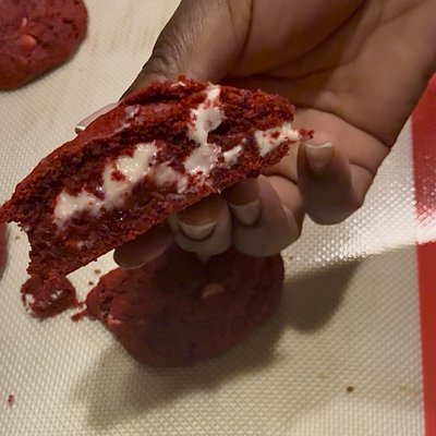 Mega Stuffed Cookies Red Velvet 4pk