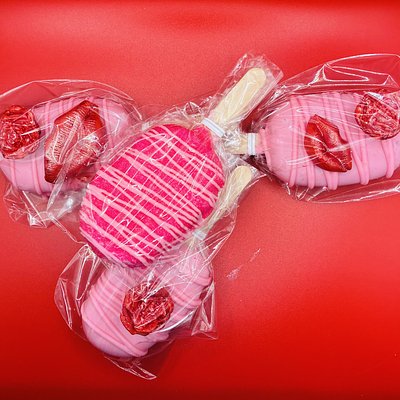 A Set Of 4 Cake Pops Red Velvet, Chocolate, Birthday, Sprinkle, Vanilla