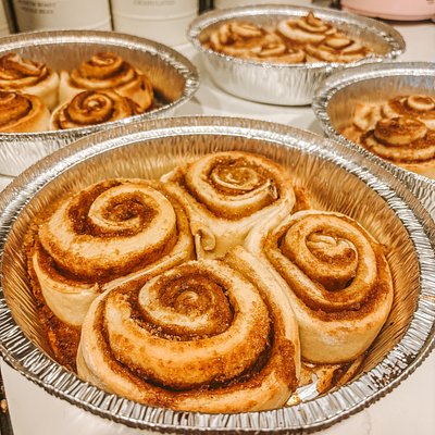 4 Pack Jumbo Sourdough Cinnamon Rolls W/ Icing