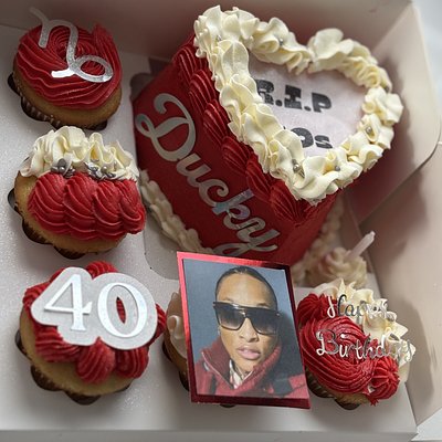 Mini Heart Cake And Cupcakes 