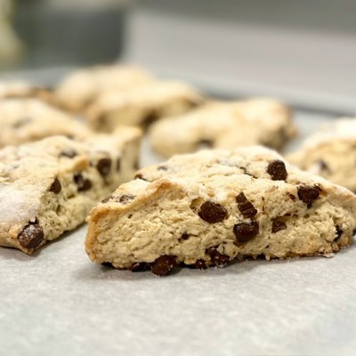 4 Chocolate Chip Scones