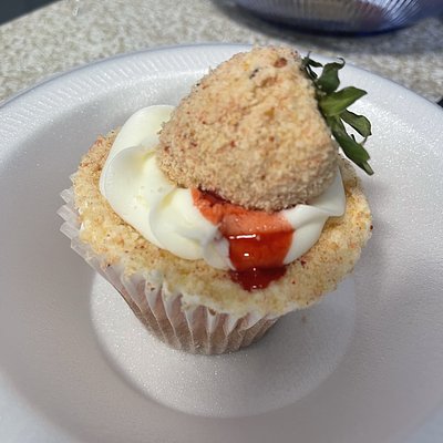 Single cupcakes Topped With Chocolate Covered Strawberry 