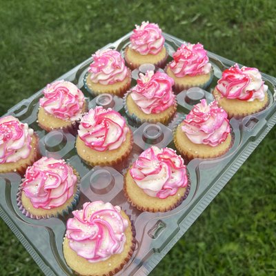 Basic Or Twist Frosted Cupcakes 