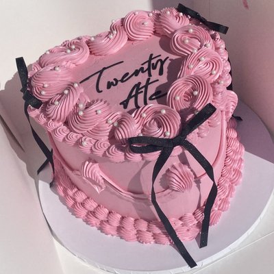 8 Inch Vintage Cakes