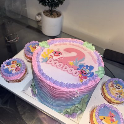 Bento (6 Inch + 4 Cupcakes) 