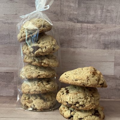 Chocolate Chip Walnut Cookie