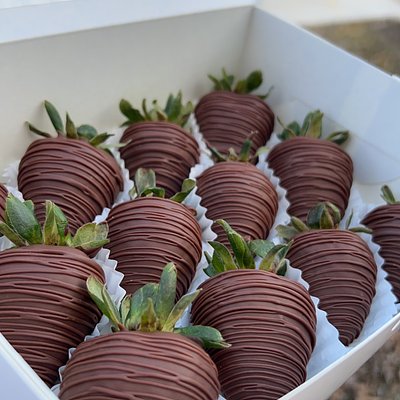 Chocolate Covered Strawberries (Dozen)