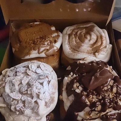 Large Cinnamon Rolls [4 Pack]