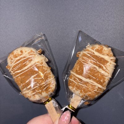 Biscoff Cakesicles 
