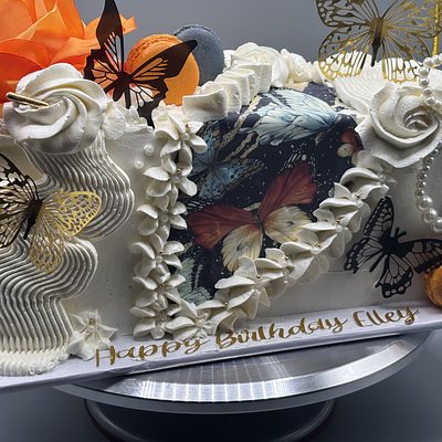 Table Runner Cake