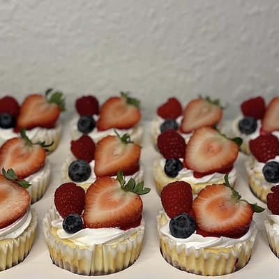 (12) Mini Cheesecakes 