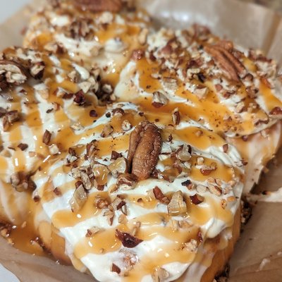 Caramel Pecan Cinnamon Rolls (4 Large)