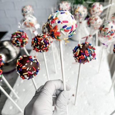 Cake Pops (Min: 12)