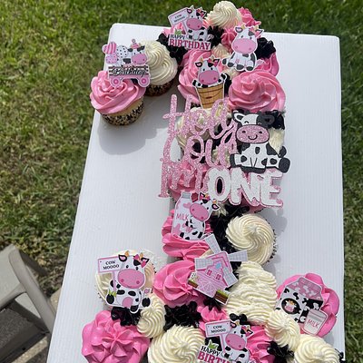 Cupcake Cake (24 Count)