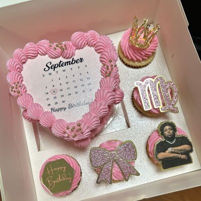 Bento Cake With 5 Cupcakes 