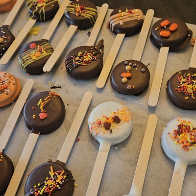 Chocolate Dipped OREO pops