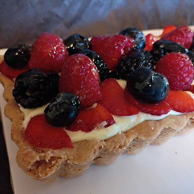 Fruit Tart (Medium Feeds Approximately 6)