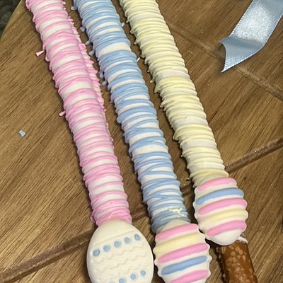 Easter Chocolate Covered Pretzels