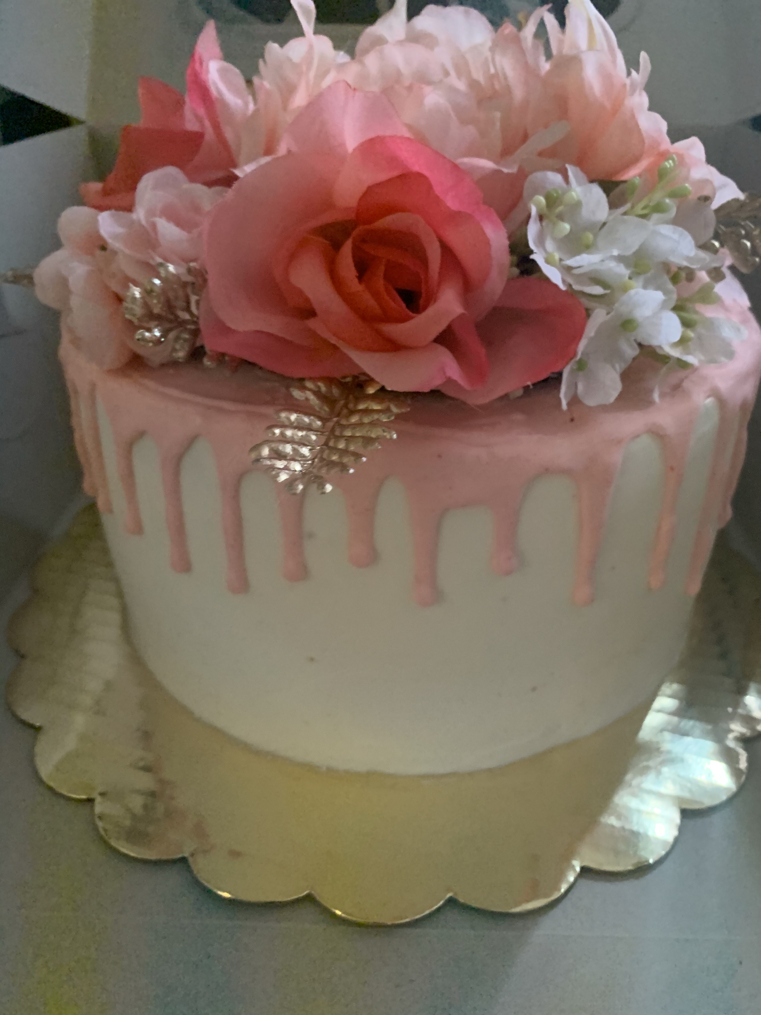 Round Cake 8” and larger 