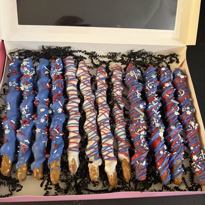 12 Caramel Swirl Pretzel Rods 