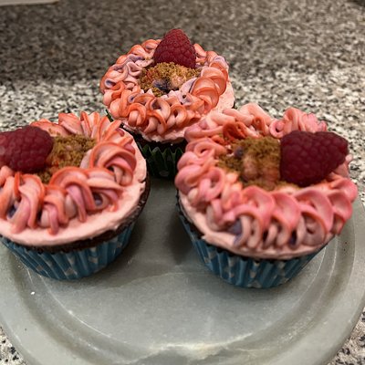 Cafe Chocolate And Raspberry Cupcakes
