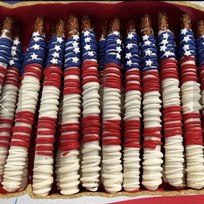  Patriotic Chocolate-Covered Pretzels (12)  🇺🇸
