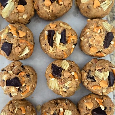 Oscar's Trash Can Cookies              (1 Dozen)