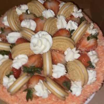 Strawberry crunch (with Cookies And strawberry Toppings)