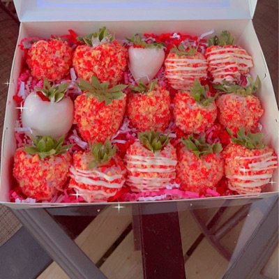milk/white Chocolate dipped strawberries (24)