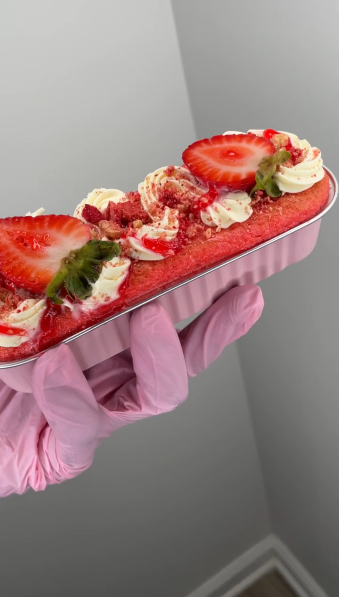 Strawberry cheesecake mini cake