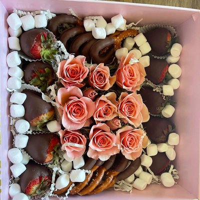 Pink Roses 🌹 Pretzel 🥨 Box 