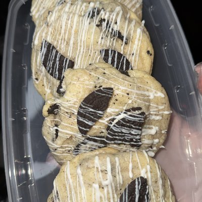 Oreo Cheescake Stuffed Cookie