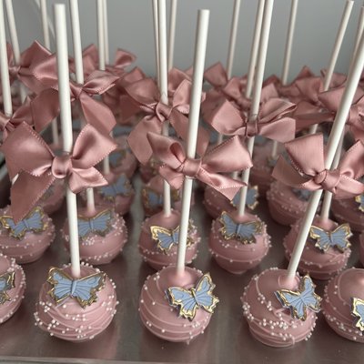 Cake Pops or Cakesicles
