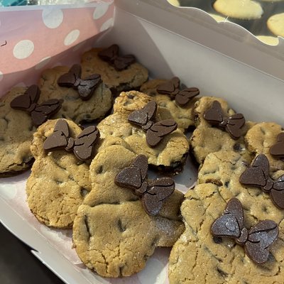 Chocolate Chip Cookies Or Brownies