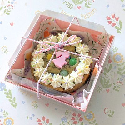 Mini Cookie Cake With Pastel Chocolate Candies